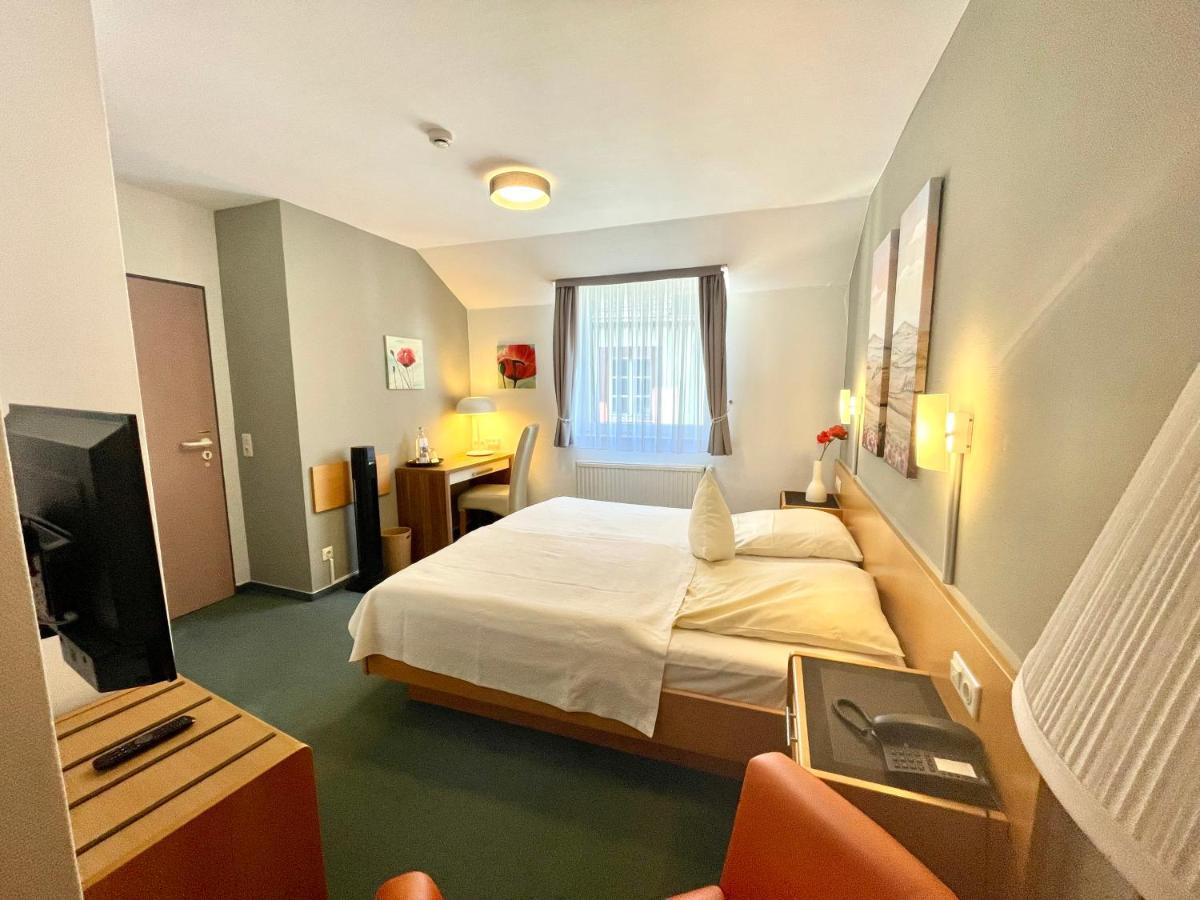 Hotel Saarburger Hof ภายนอก รูปภาพ